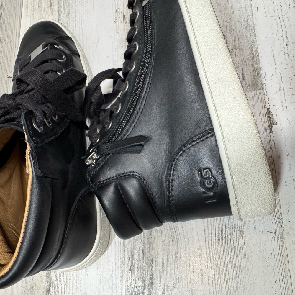 UGG Leather Tennis Shoes
Color: Black
Size: 6 - Picture 6 of 8